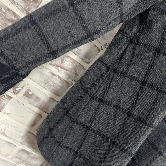 Tahari merino will sweater medium - Picture 3 of 6